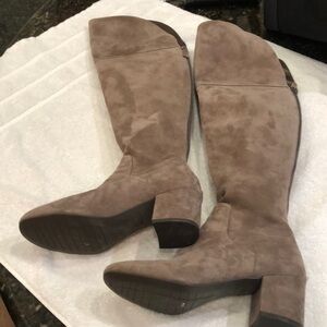 A beautiful light brown color hi boots gently used